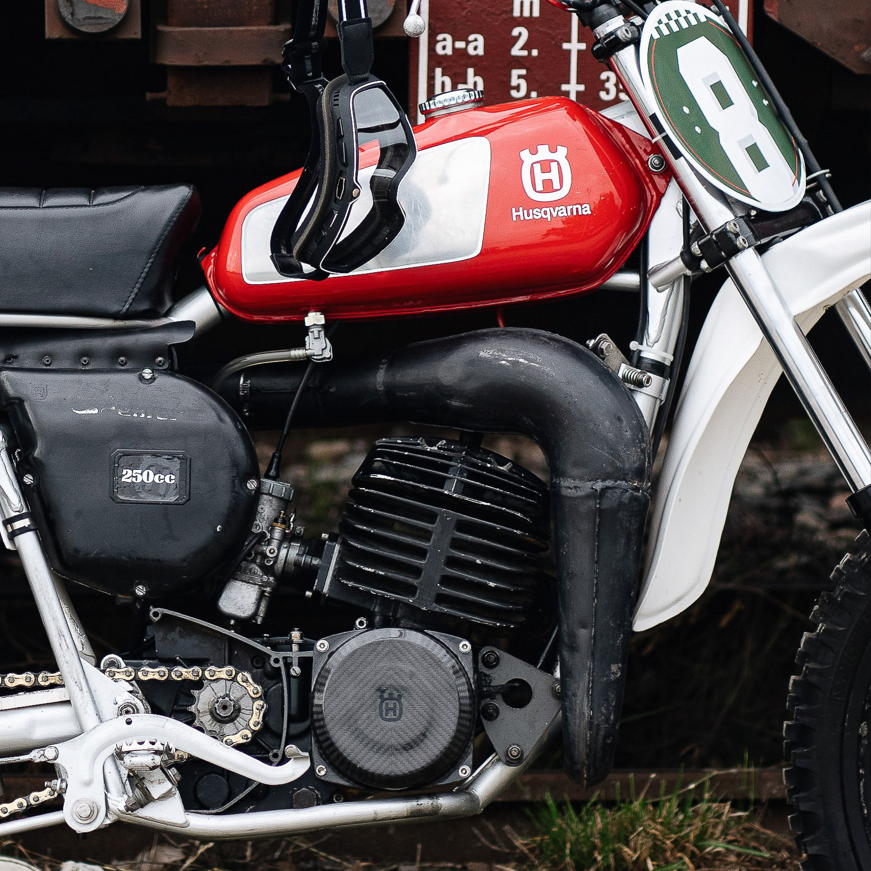 Cache carbone moto husqvarna sur mesure